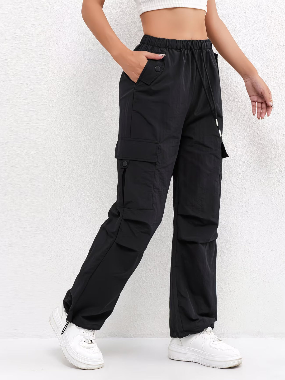 Brooklyn Relaxed Wide-Leg Cargo Pants in Black