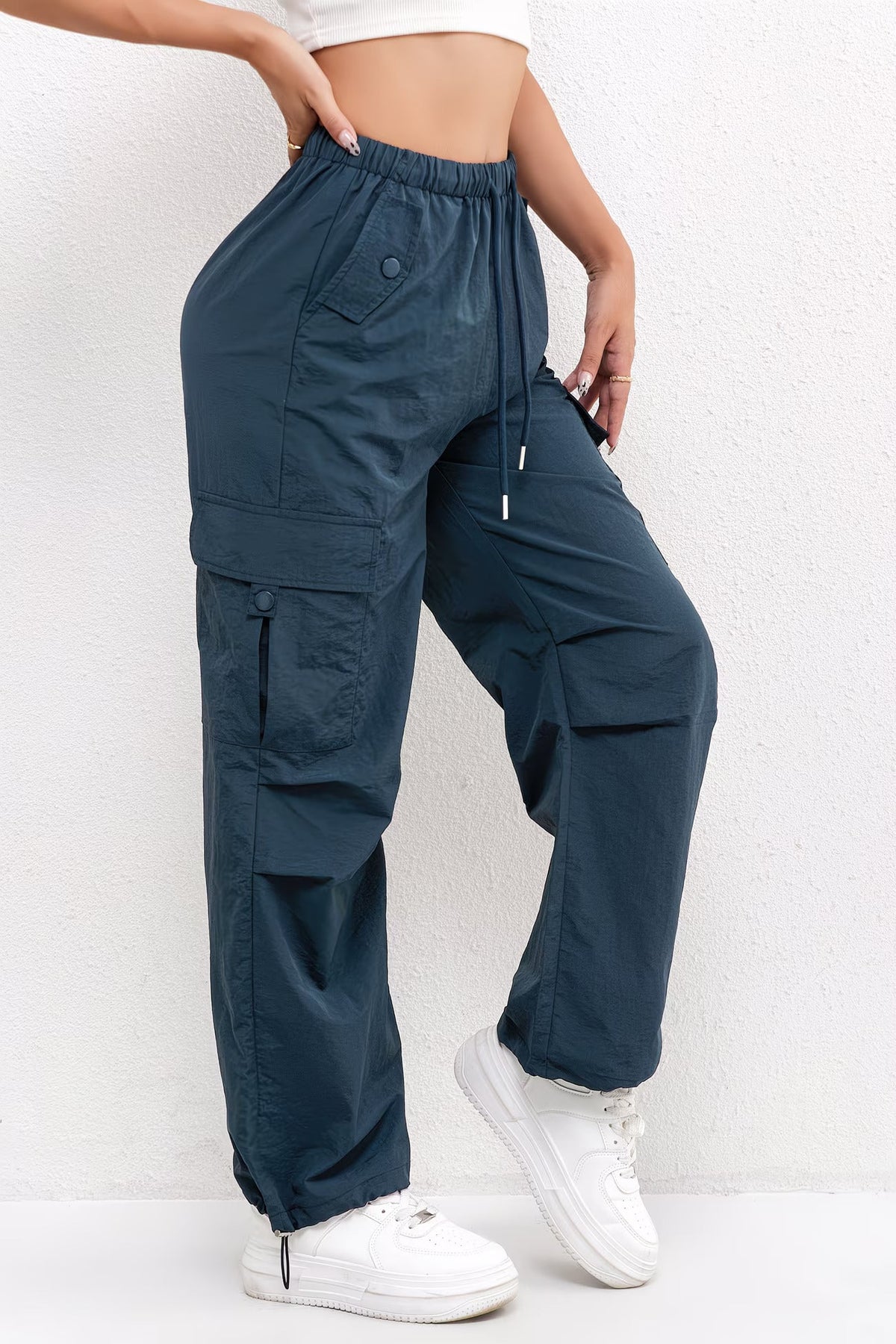 Brooklyn Relaxed Wide-Leg Cargo Pants in Blue